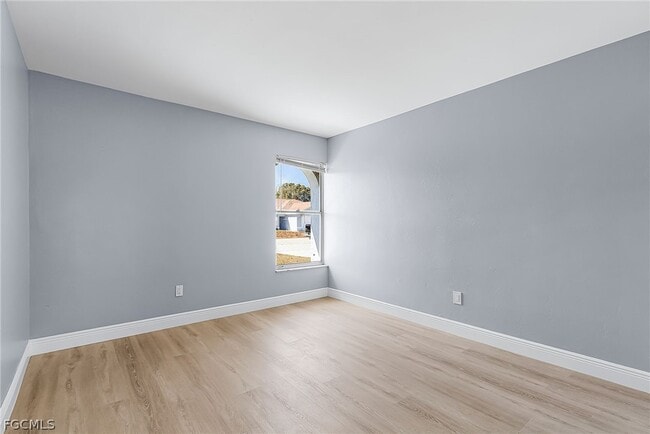 Building Photo - 527 SE 6th Ave