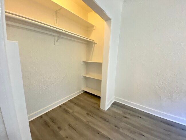 Building Photo - 206 S Coronado St