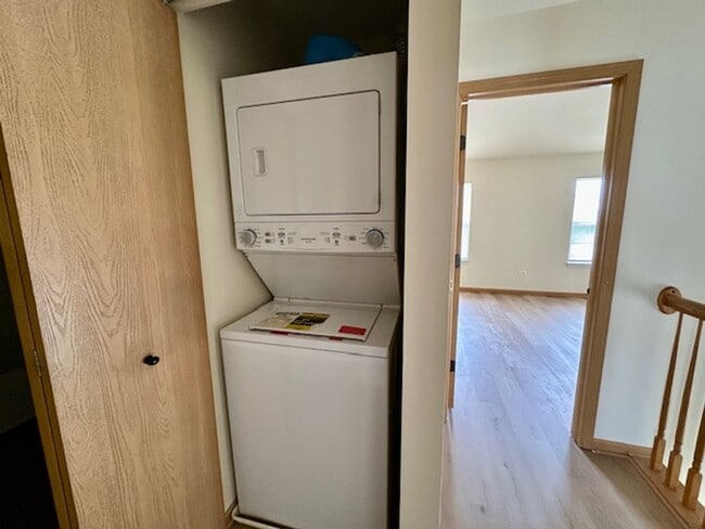 Building Photo - Newly Updated 3 Bedroom 2.5 Baths. One Car...