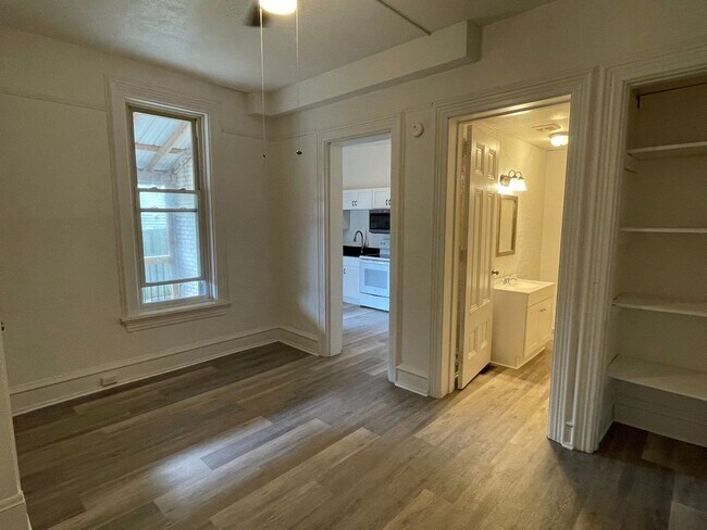 Building Photo - 150 Walnut St