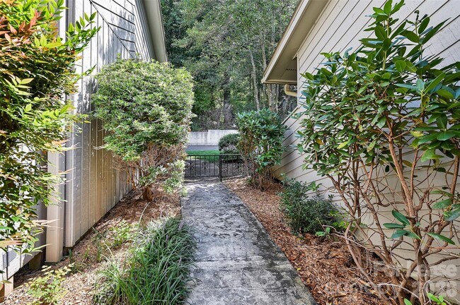 Building Photo - 108 Cloverleaf Ln