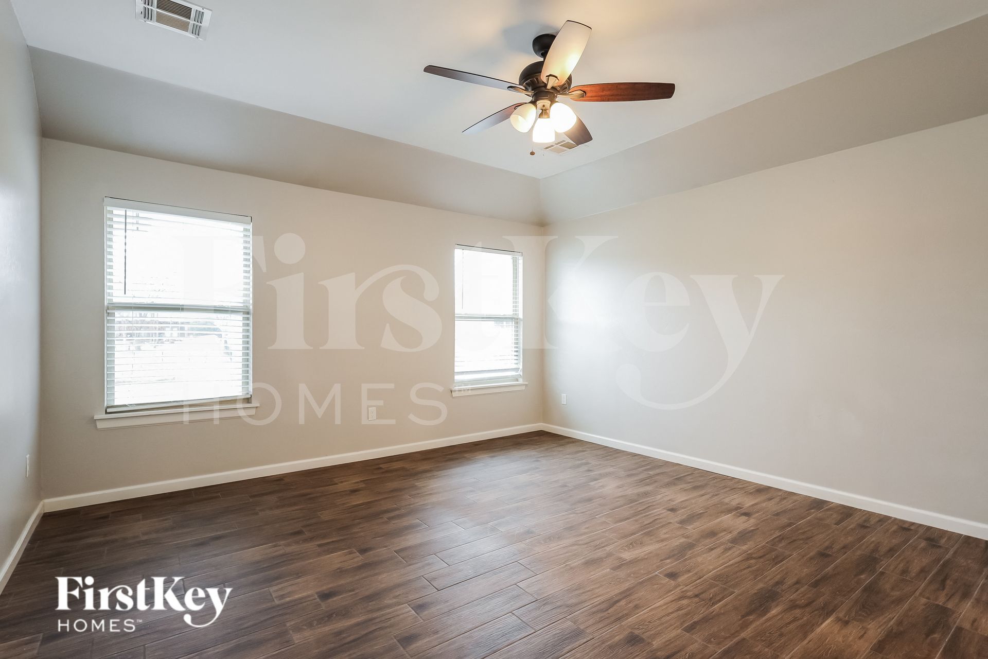 Building Photo - 517 Siena Dr