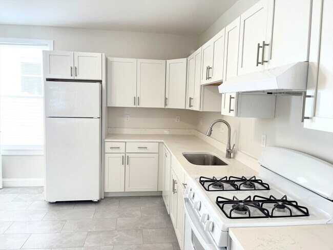 Building Photo - 25 Bennett St