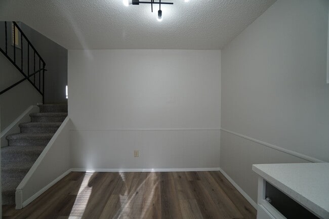 Building Photo - 6727 Dale Rd