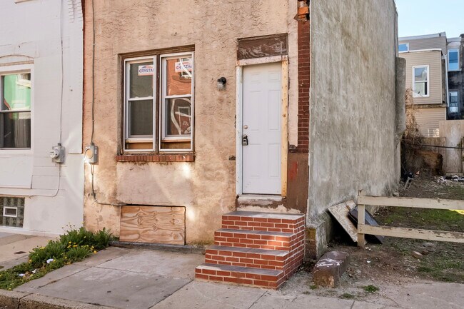 Building Photo - 2350 N Opal St
