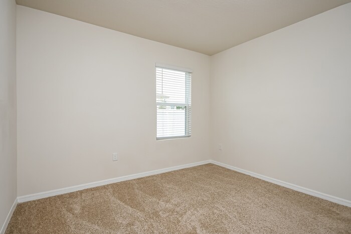 Building Photo - 668 Squires Grove Dr