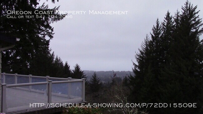 Building Photo - Gorgeous View 3 Bedroom House