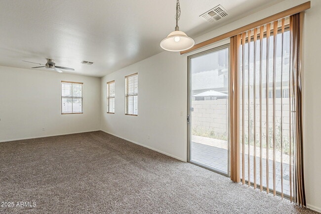 Building Photo - 3022 E Donner Dr