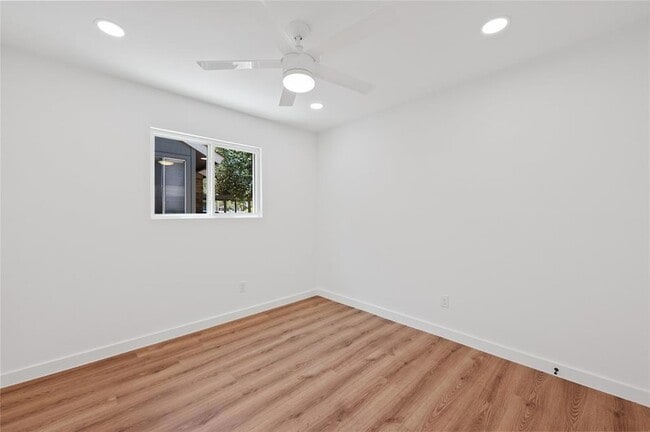 Building Photo - 6807 Woodhue Dr
