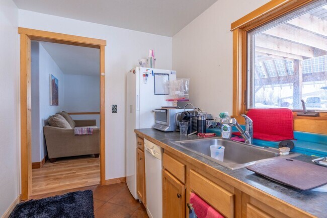 Building Photo - 407 Cascadilla St