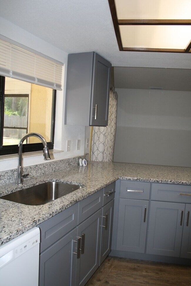 Building Photo - Enjoy Peaceful Living in this Northdale Co...