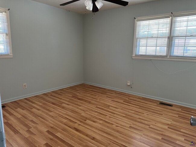 Building Photo - 1218 Creekwood Dr