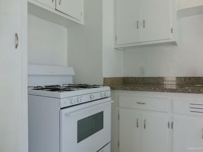 Building Photo - 80 Terra Vista Ave