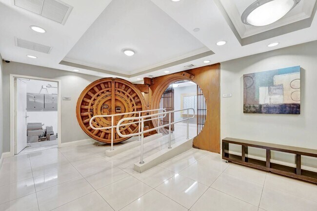 Building Photo - 111 E Flagler St
