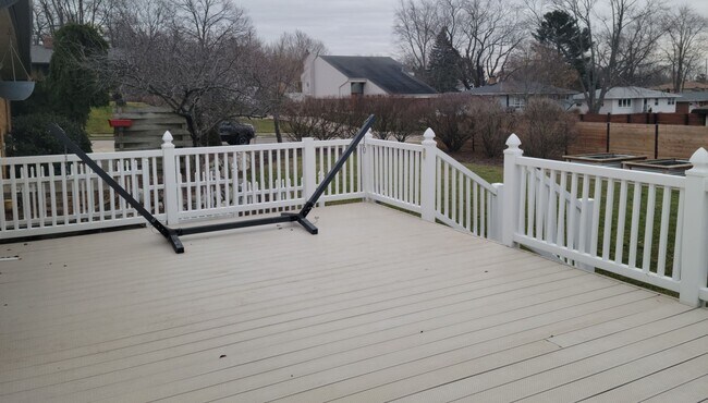 Building Photo - 3-Bedroom/2.5-Bath, Great Neighborhood