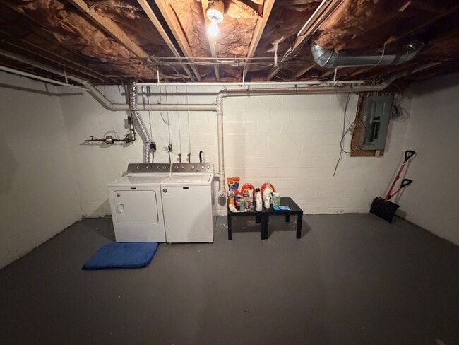 Building Photo - 7 Lenape Ln