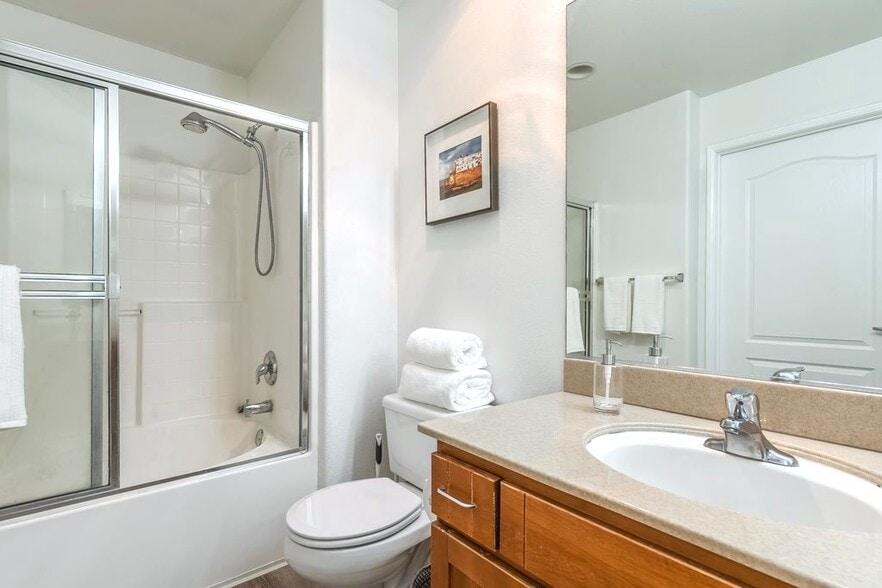 Building Photo - 4060 Glencoe Ave