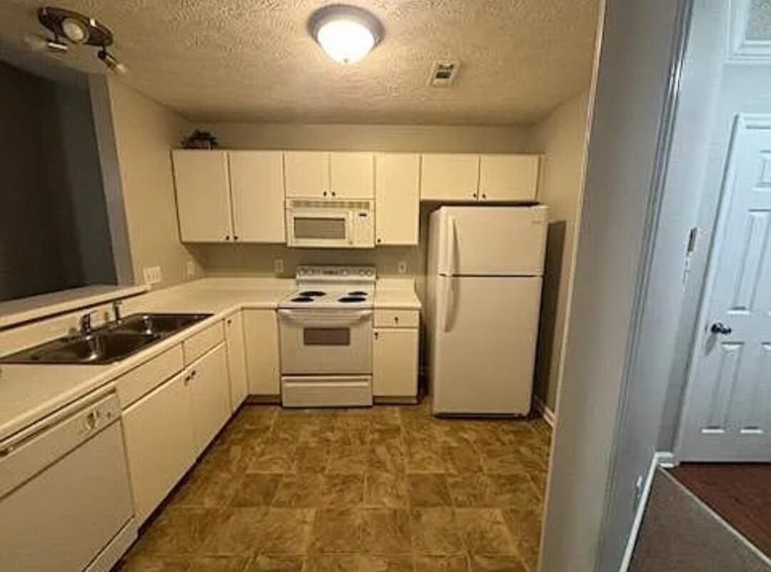 Building Photo - 360 Bubble Creek Ct