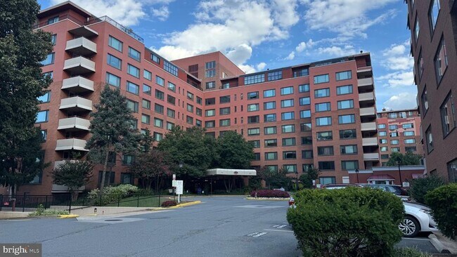 Building Photo - 1021 Arlington Blvd