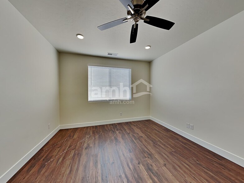 Building Photo - 9444 W Shumard St