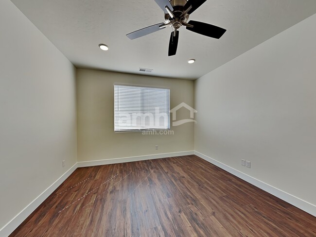 Building Photo - 9492 W Shumard St
