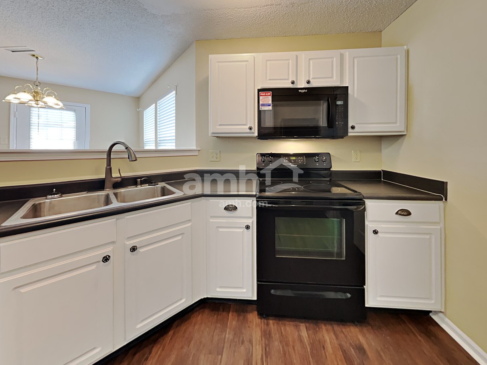 Building Photo - 10970 Clear Spring Dr