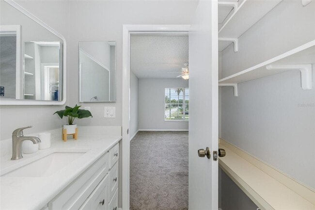 Building Photo - Beautifully Updated Condo