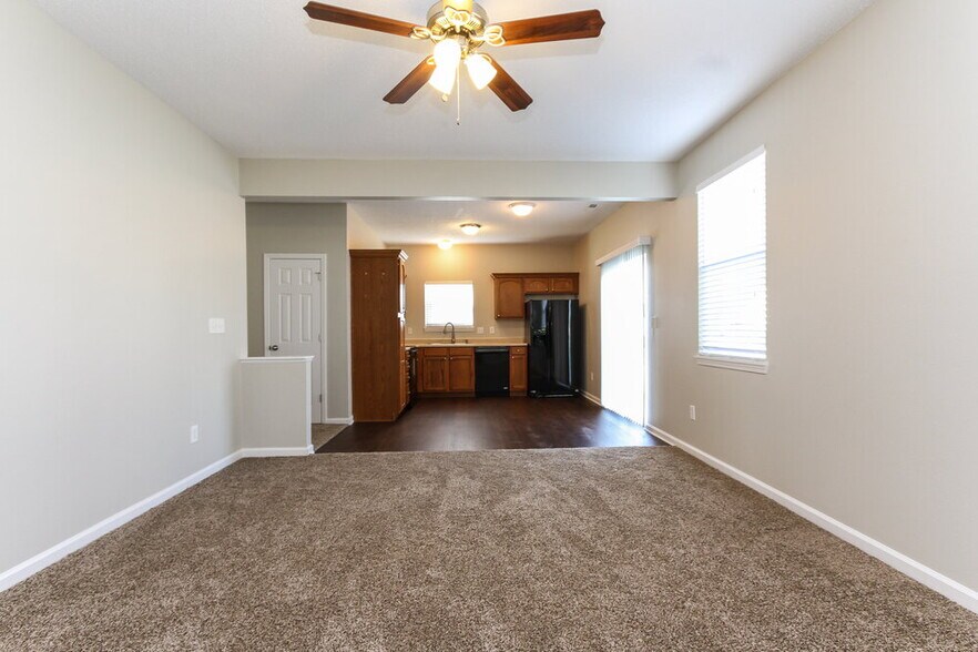 Building Photo - 672 Cloverfield Ln