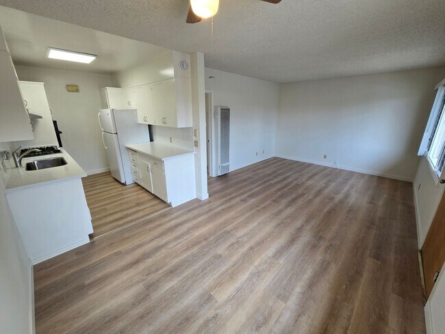 Building Photo - 3032 Meade Ave
