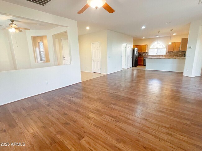 Building Photo - 4015 E Sourwood Dr