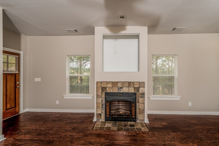 Building Photo - 245 Hathaway Ln