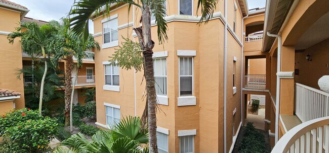 Building Photo - 1 bedroom condo in a resort like community
