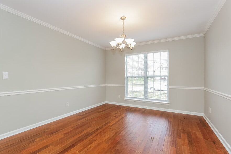 Building Photo - 806 Bristol Dr