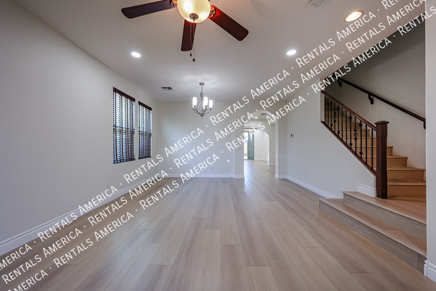 Building Photo - 1081 N Mason Dr