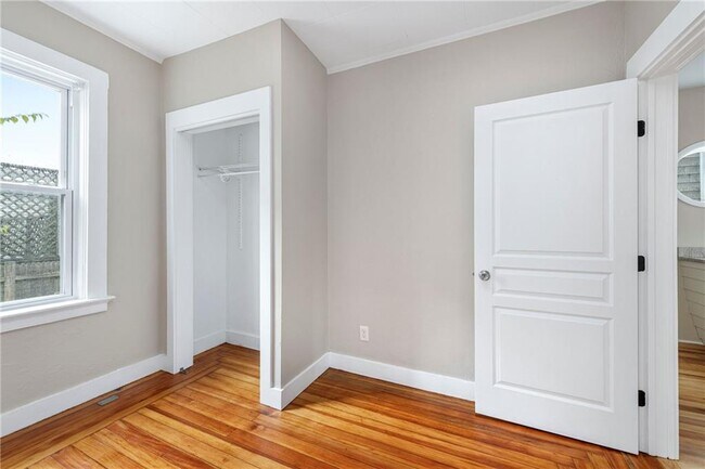 Building Photo - 427 Spring St