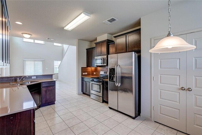 Building Photo - 1620 Bryant Dr