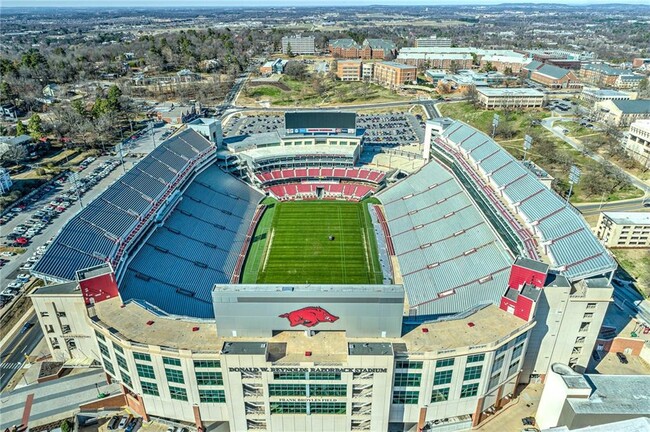 Building Photo - 1935 W Stone St