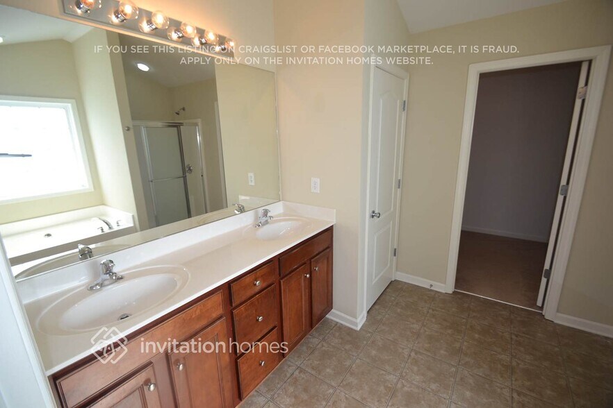 Building Photo - 971 Wisteria View Ct SE