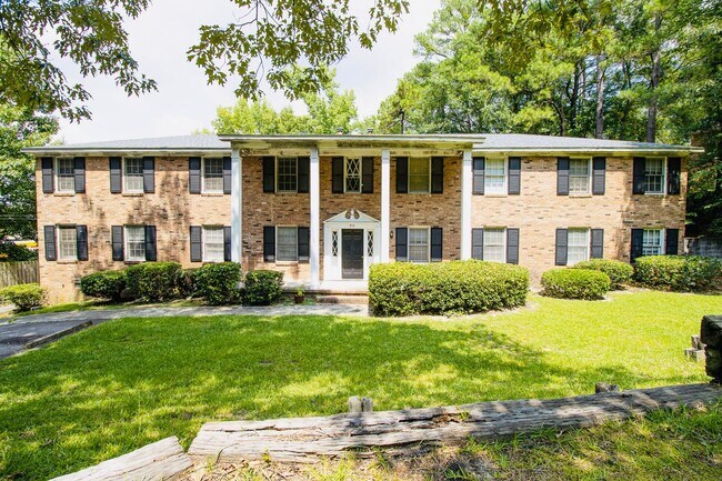 Primary Photo - Spacious 2 Bedroom, 1 Bath - Available NOW!