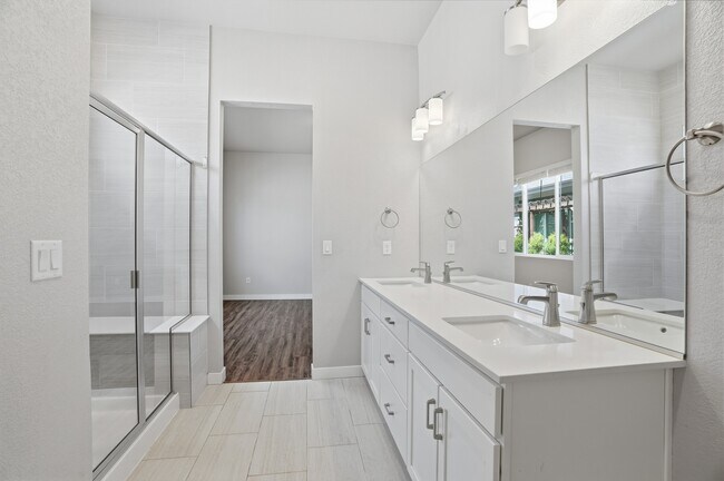 Building Photo - 12565 Lake Terrace Ln