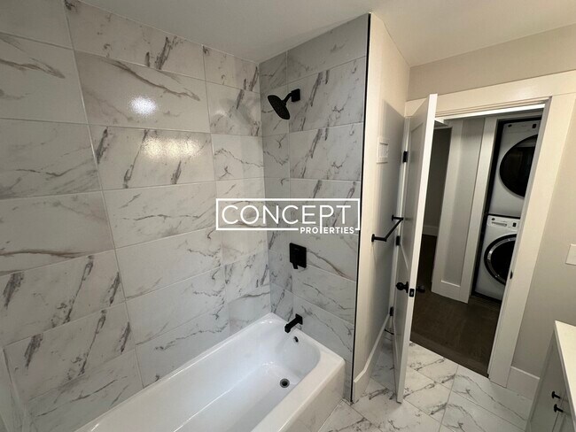 Building Photo - 118 Marginal St