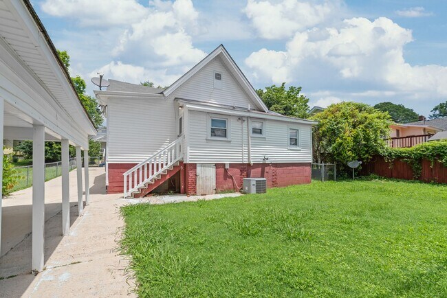 Building Photo - Move in ready in Gastonia’s Rapidly Growing FUSE District
