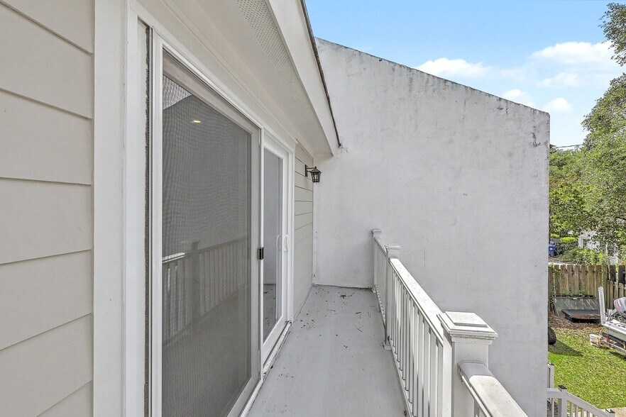 Building Photo - 958 Myrtle Ct