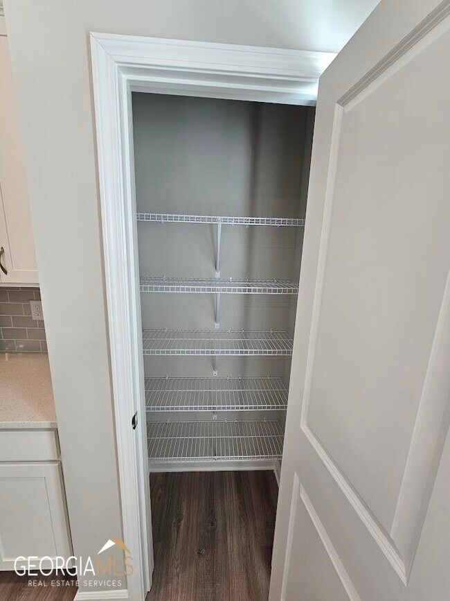 Building Photo - 6 Iron Dr