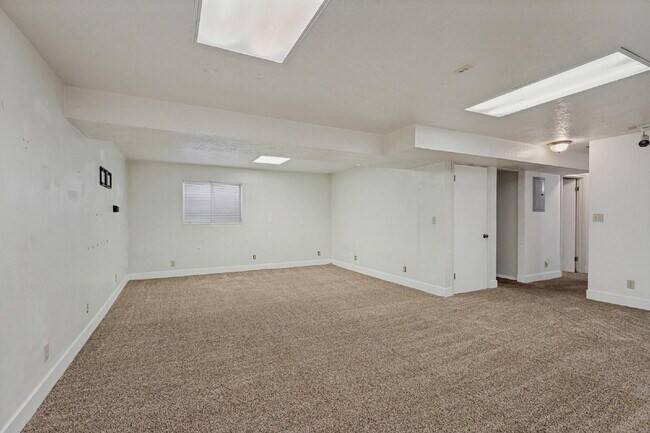 Building Photo - 2175 S 150 W
