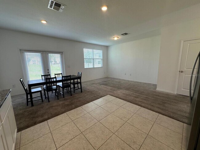 Building Photo - 118 Mandovi St