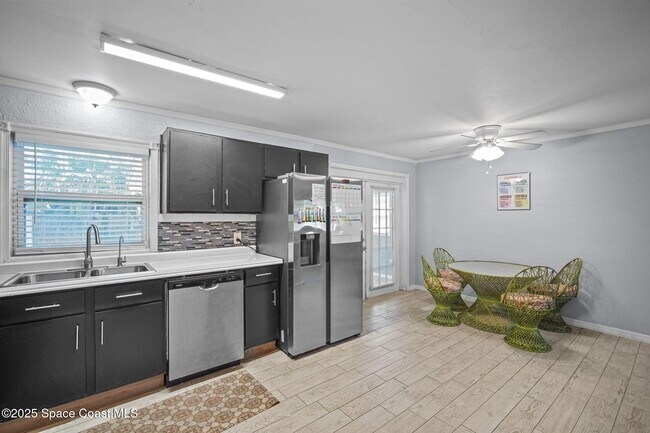 Building Photo - 818 Hampton Way