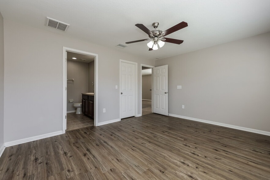 Building Photo - 809 College Chase Dr