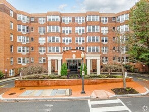Building Photo - Centrally Located Junior One Bedroom in Georgetown/Dupont border. UTILITIES INCLUDED