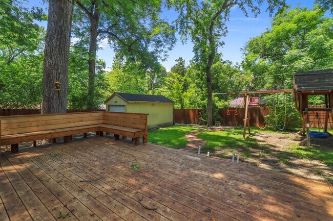 Building Photo - 307 Circle Dr